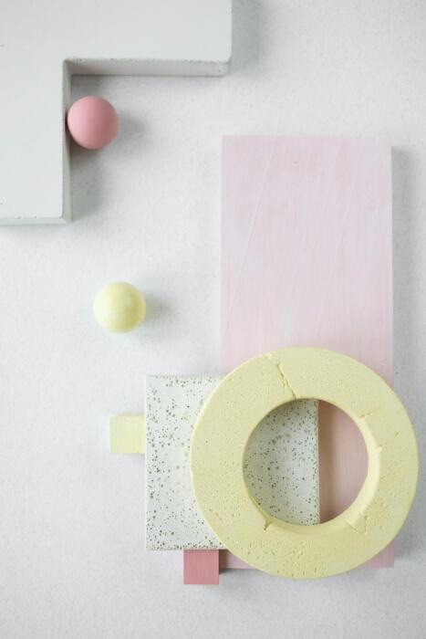 várias figuras geométricas empilhadas