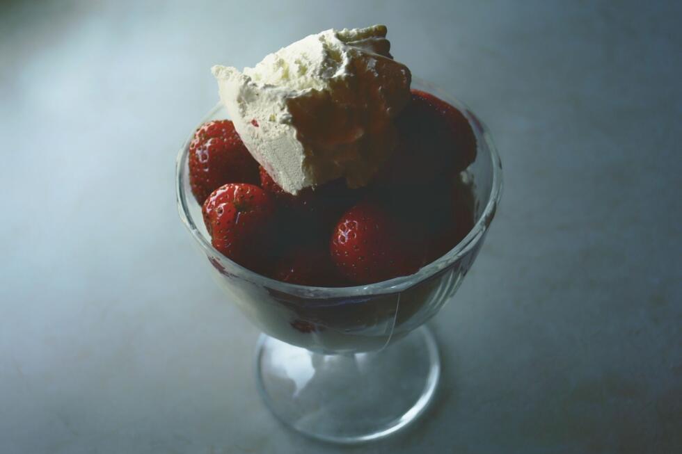 taça de morangos com chantilly